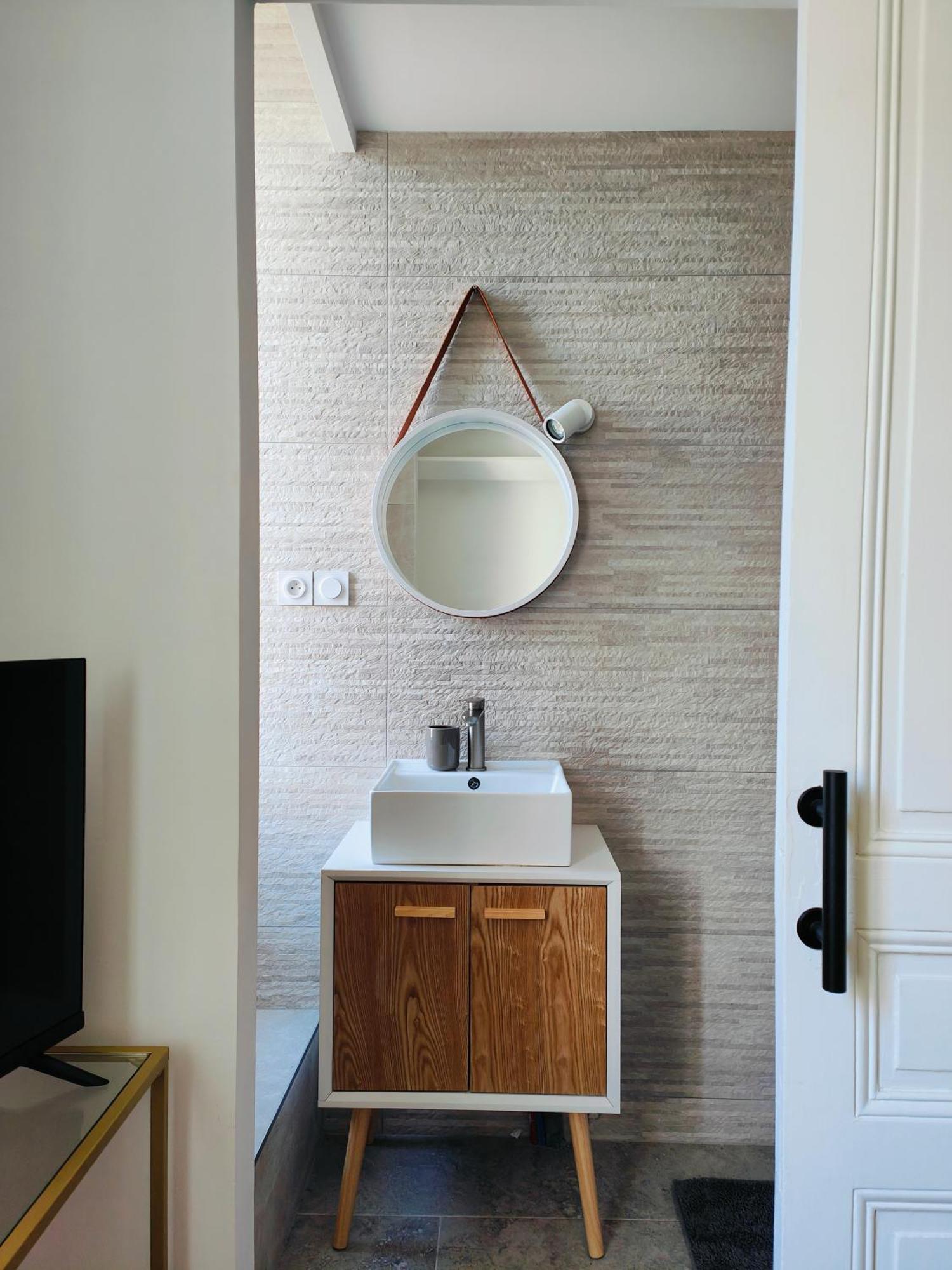 Self-Checkin Town House - Rooms To Rent In A Beautiful Modern Town House - Not A Hotel - Location De Chambres Avec Arrivee En Autonomie - Extra Fee For Sheets And Towels - Private Parking - Check Your Plateform Inbox And Follow Check-In Instructions Saint-Romain-en-Gal Exterior photo