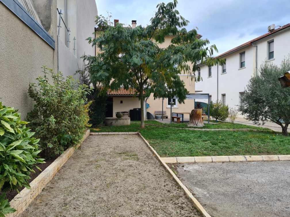 Self-Checkin Town House - Rooms To Rent In A Beautiful Modern Town House - Not A Hotel - Location De Chambres Avec Arrivee En Autonomie - Extra Fee For Sheets And Towels - Private Parking - Check Your Plateform Inbox And Follow Check-In Instructions Saint-Romain-en-Gal Exterior photo