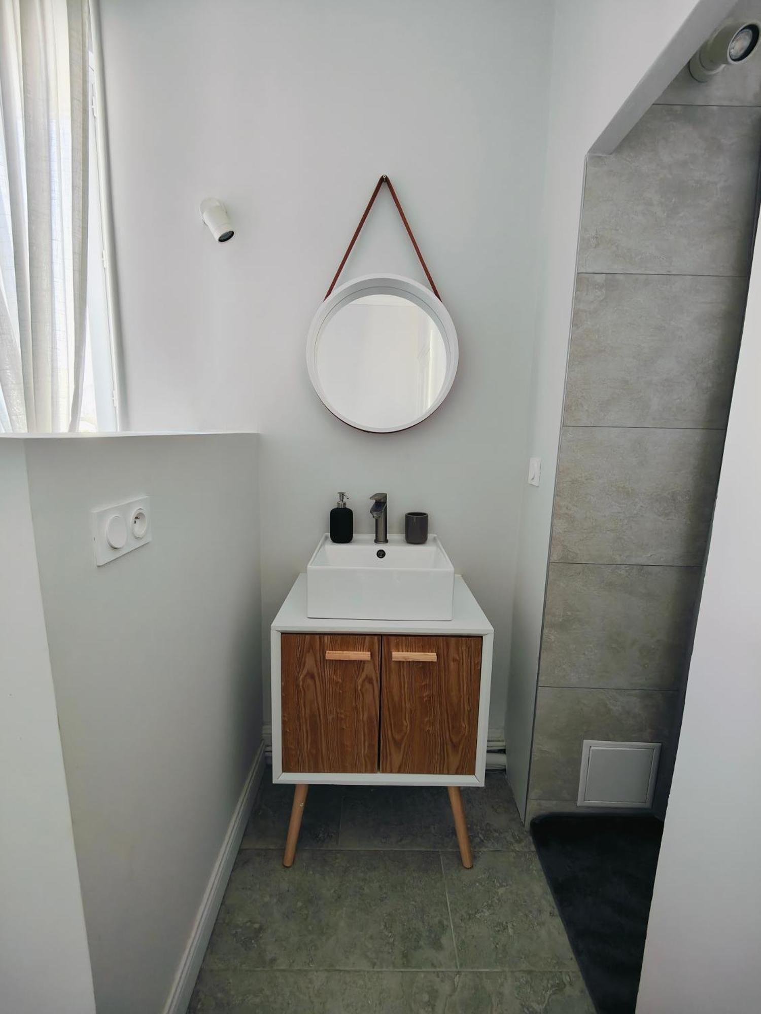 Self-Checkin Town House - Rooms To Rent In A Beautiful Modern Town House - Not A Hotel - Location De Chambres Avec Arrivee En Autonomie - Extra Fee For Sheets And Towels - Private Parking - Check Your Plateform Inbox And Follow Check-In Instructions Saint-Romain-en-Gal Exterior photo